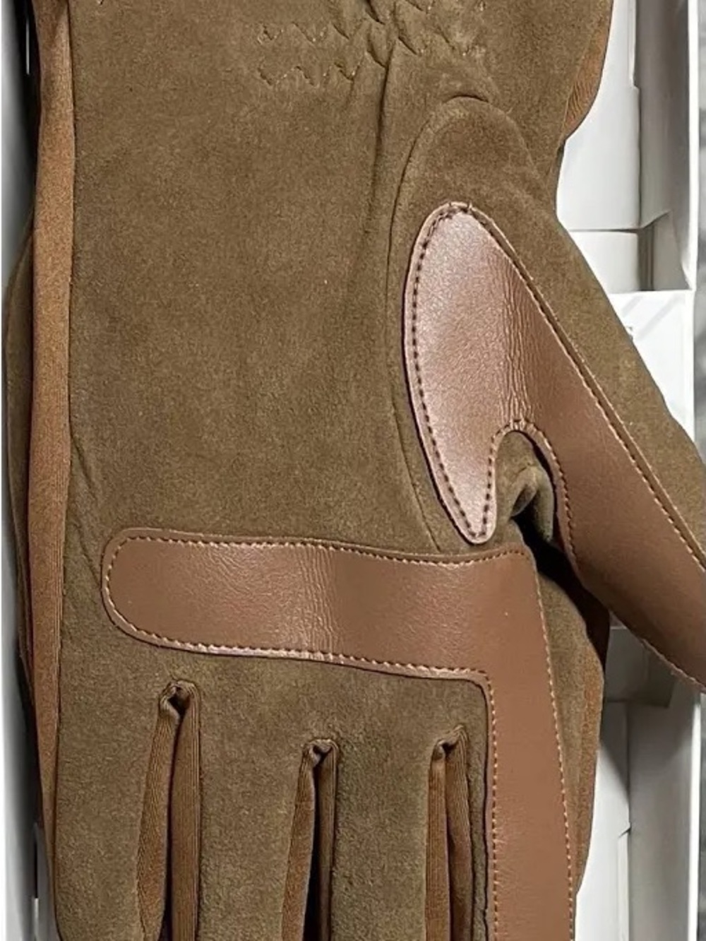 NEW Men’s SZ Med Isotoner Suede Stretch Smart Gloves in Cognac Brown - Picture 6 of 8